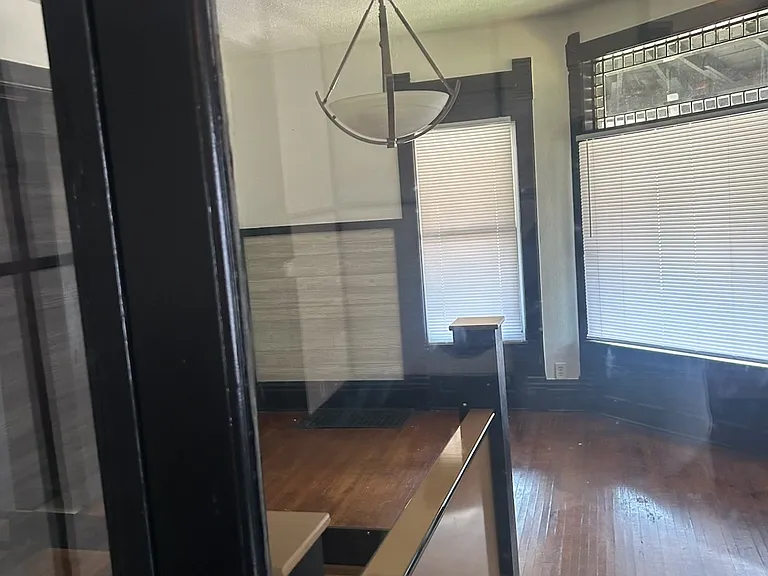 236 W Broadway St #1 — Photo 3