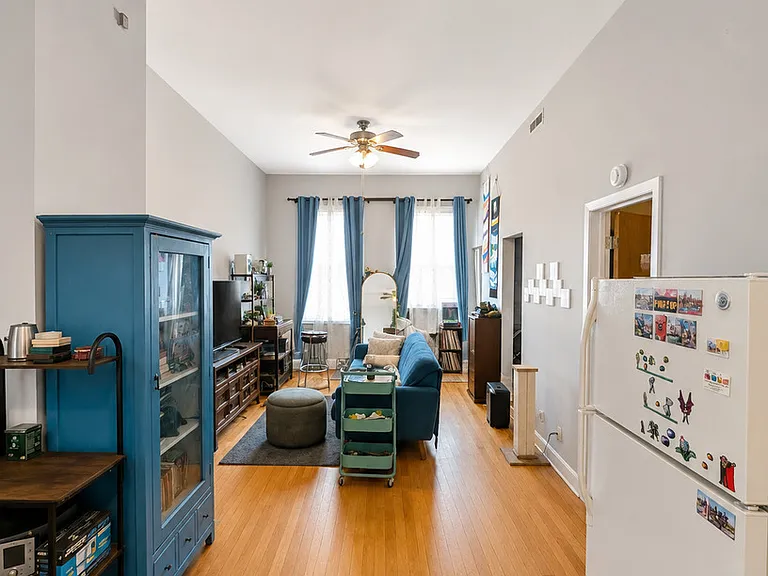 1946 W Belmont Ave #2F — Photo 9