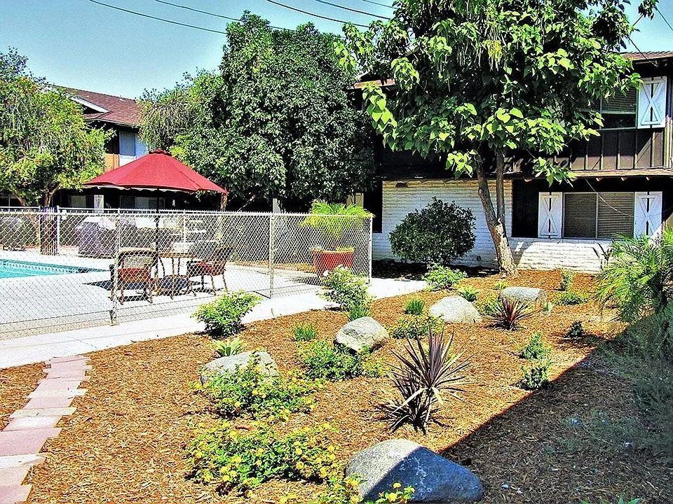 Town and Country Garden Apartments