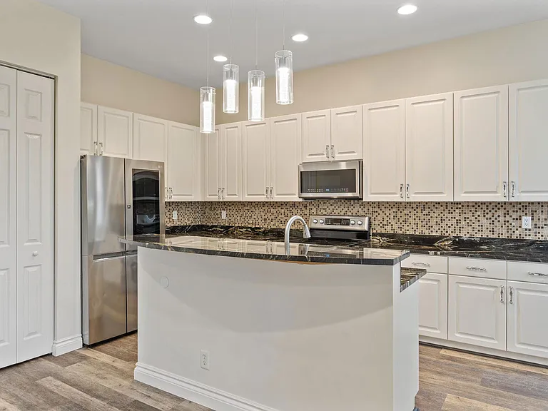 175 NW Willow Grove Ave — Photo 8