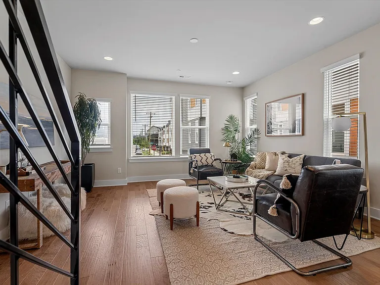 4201 Bryant Terraces Dr — Photo 10