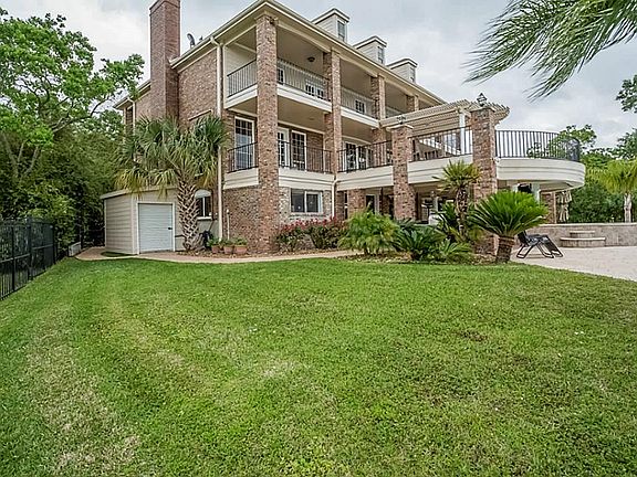 3rd image of 1607 Lake Arbor Dr