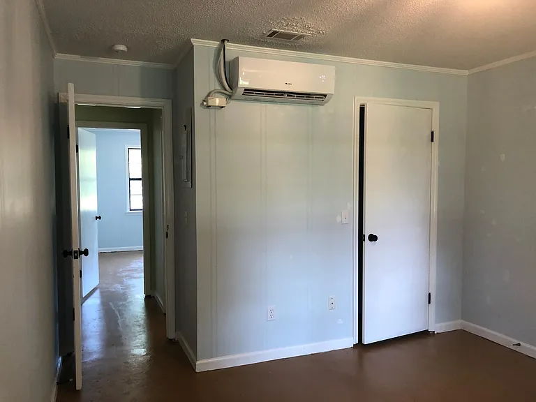 305 E Lee St — Photo 21