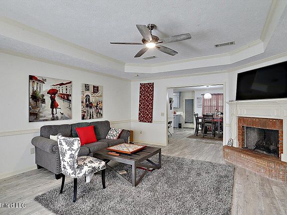 4th image of 557 Vineland Dr