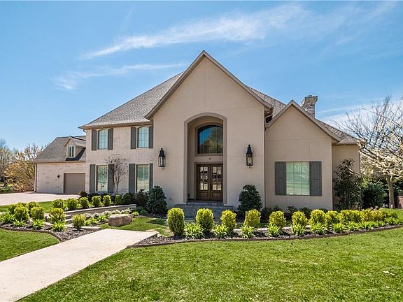 2nd image of 36 W Buckingham Dr