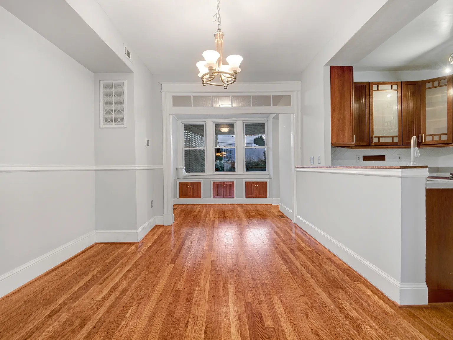 3 bed, 2034 sqft, $3,295 — Photo 2