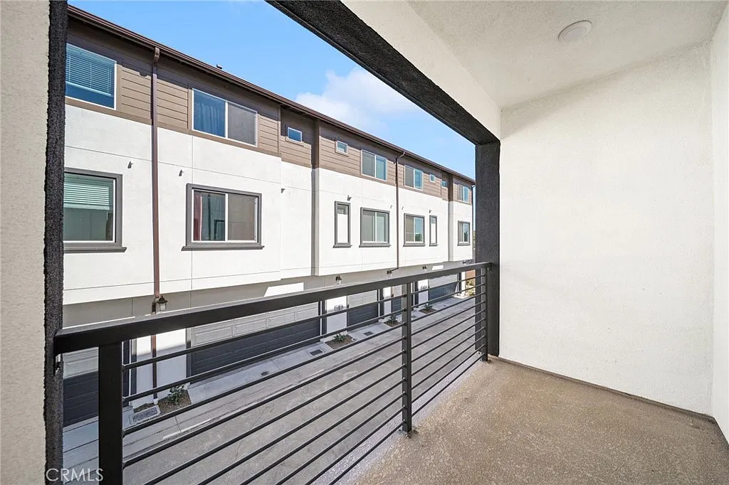3 bed, 2.5 bath, 1444 sqft, $3,400 — Photo 4