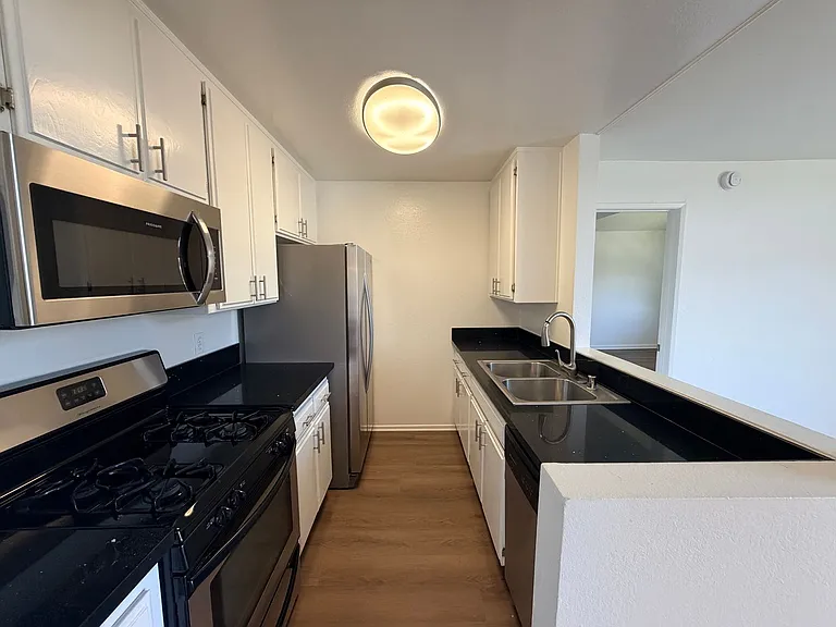 15111 Burbank Blvd — Photo 12