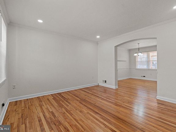 5th image of 8340 Edgedale Rd