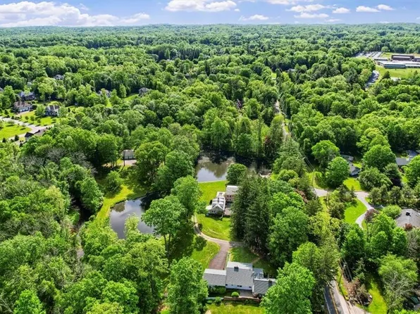 10 Viola Road, Montebello, NY 10901