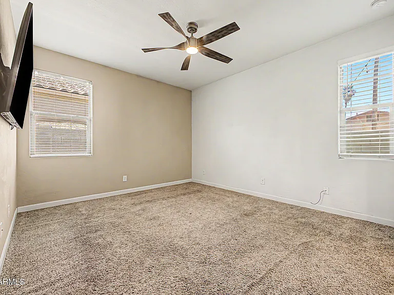 1619 N Hillcrest — Photo 18