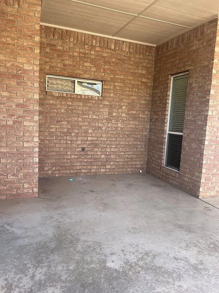 3 bed, 2.0 bath, 1725 sqft, $2,300 — Photo 2