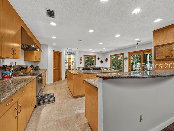 3rd image of 7 Bay Pines Dr