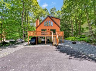 9 Applegate Rd, Lake Ariel, PA 18436