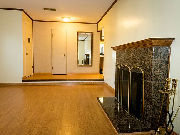 3rd image of 1945 Limewood Dr