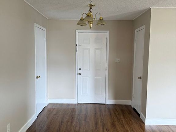 5th image of 230 N Robbins Ave