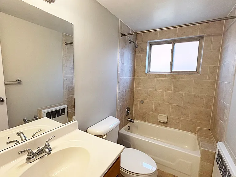 555 Lowell Ave — Photo 4