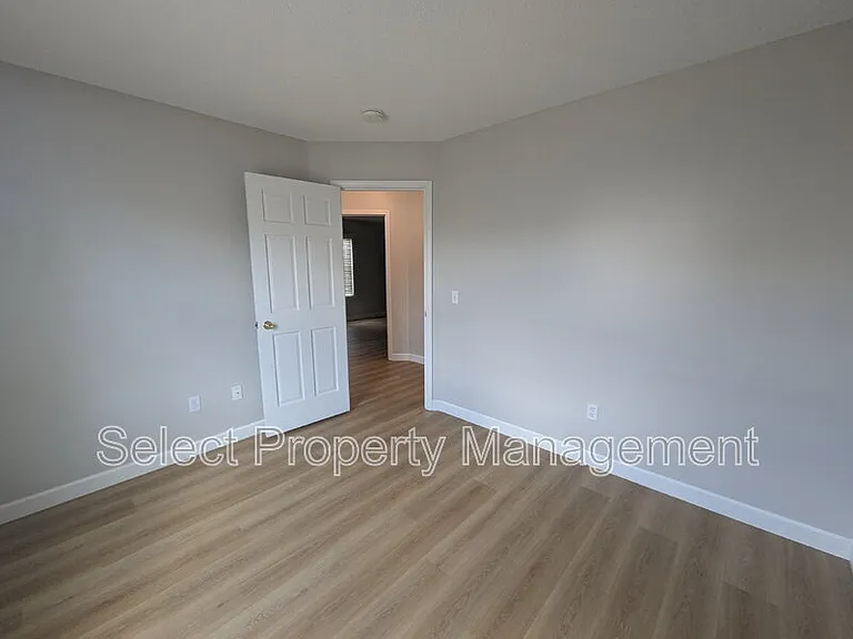 7921 Edinburgh Pl — Photo 14