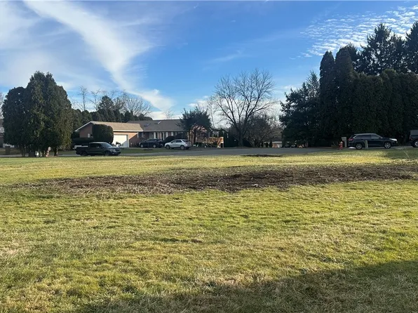 112 Shawnee Dr, Natrona Heights, PA 15065