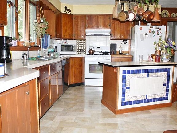 3rd image of 287 Roseville Ave
