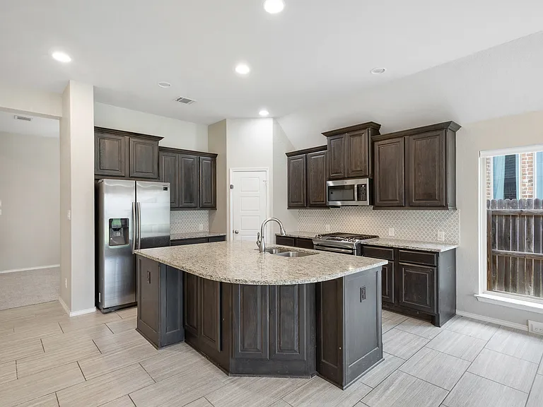 2434 Valencia Crst — Photo 12