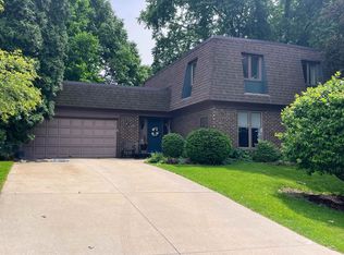 2713 Green Apple Ln, Rockford, IL 61107