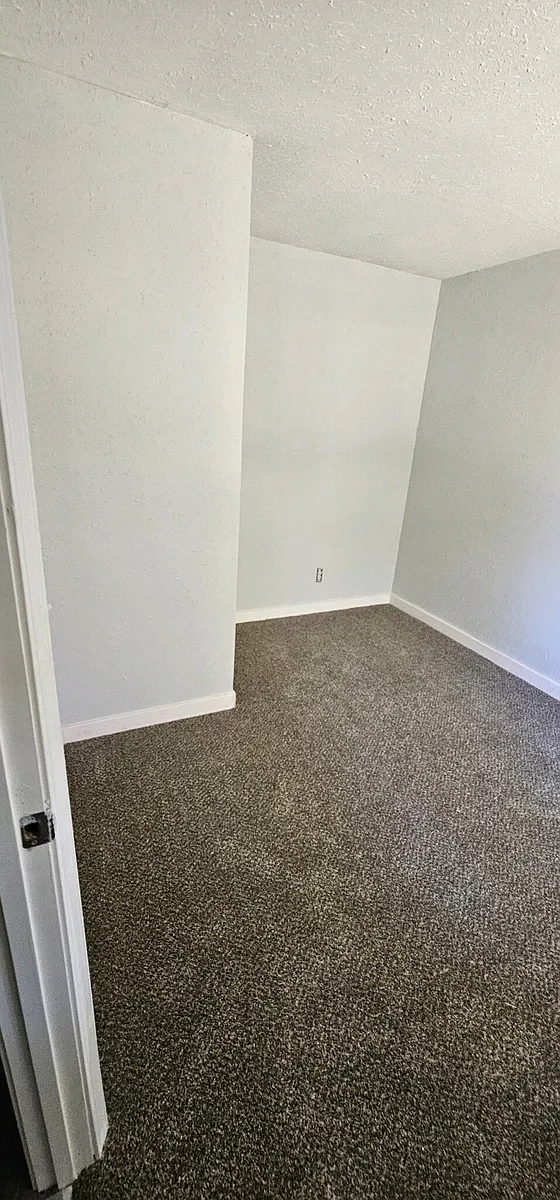 Building Photo - 4137 Lee Ave #1