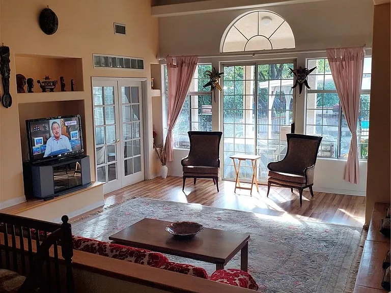12944 Woodbridge St — Photo 4