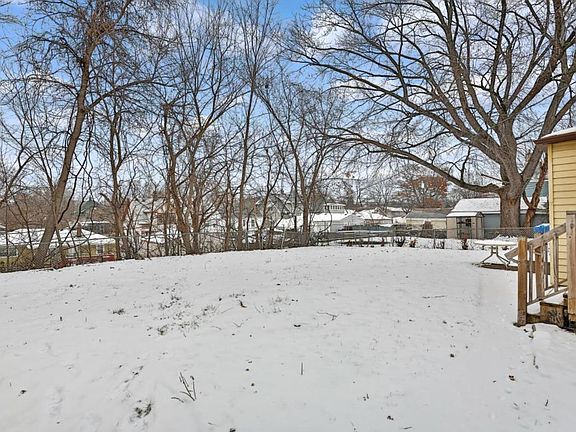 4th image of 371 Jessamine Ave E