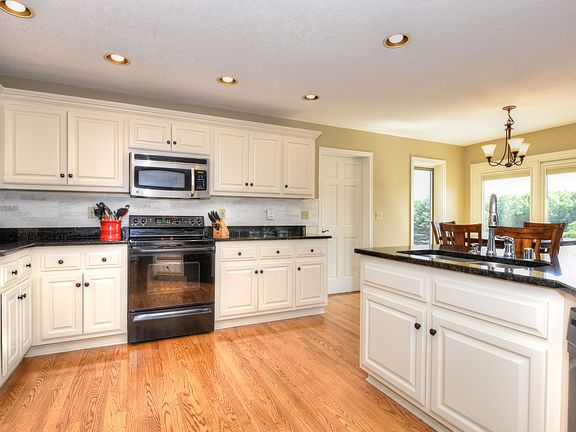 2nd image of 840 Fox Tail Ln