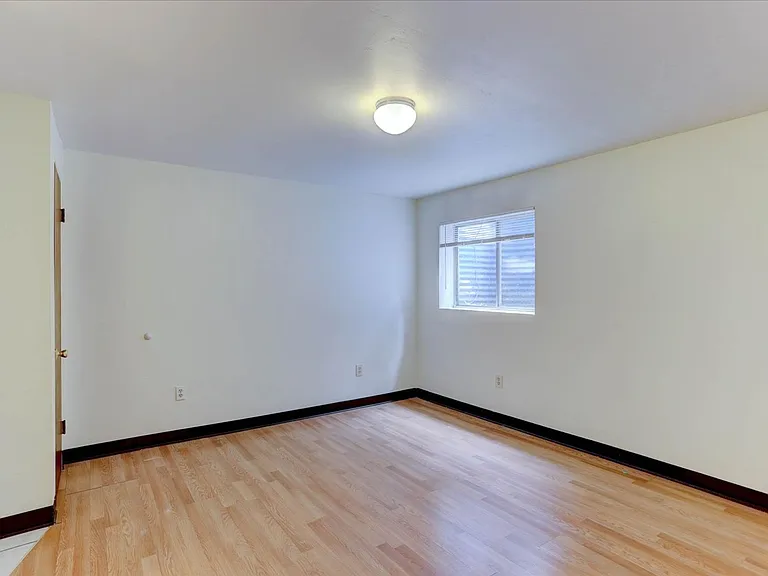 2033 Gyros Cir #166 — Photo 20