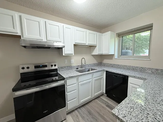 81 Lemans Ct — Photo 2