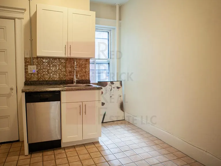 74 Phillips St #1 — Photo 5