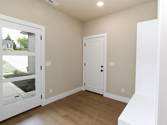 4th image of 795 Oconner St