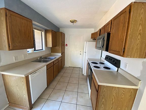 2nd image of 6915 Wright Way St #6915