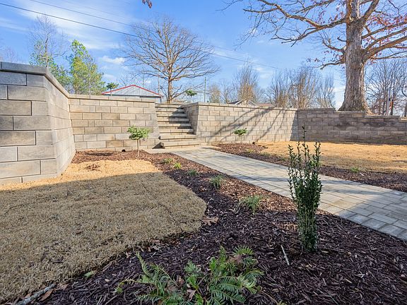 4th image of 992 Greenway Rd