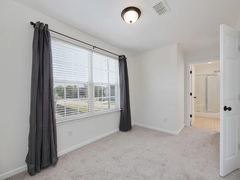 4093 Locerbie Cir — Photo 35