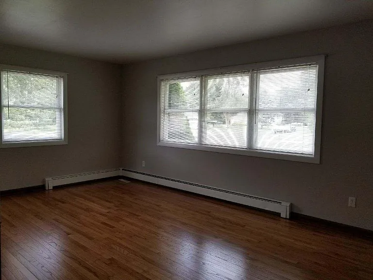 1516 Riggert Rd — Photo 3