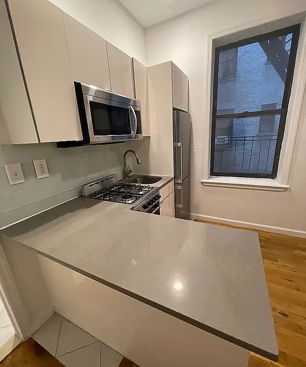 1st image of 3920 Broadway APT 27