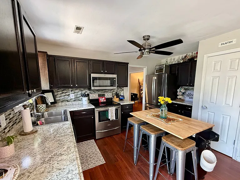 101 Emerald Ct — Photo 10