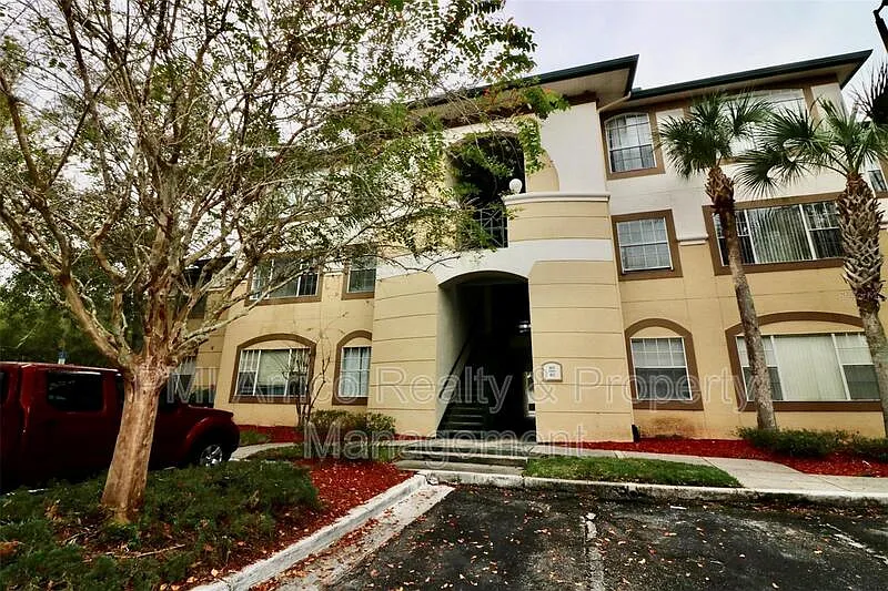17101 Carrington Park Dr #405