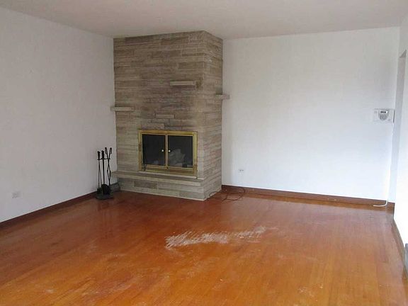 3rd image of 438 Whidden Ave