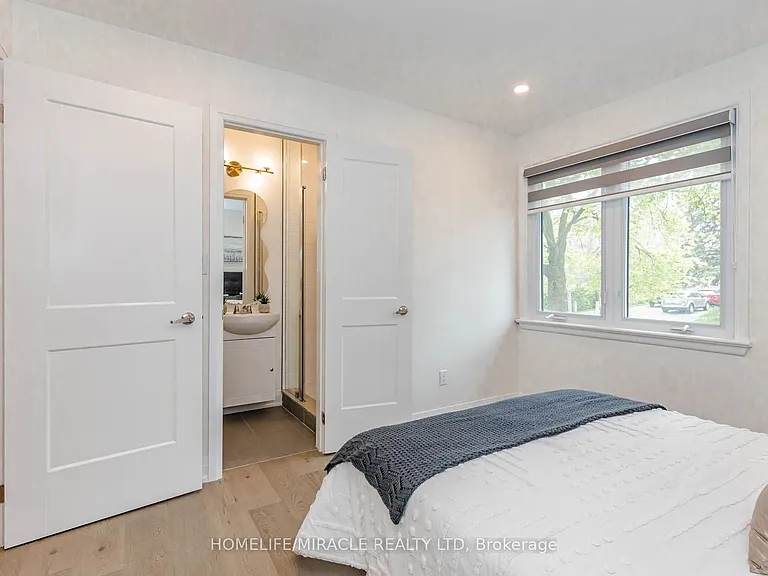 563 Taplow Cres — Photo 20