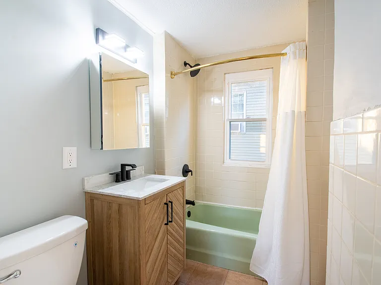 312-314 Franklin St #2 — Photo 8