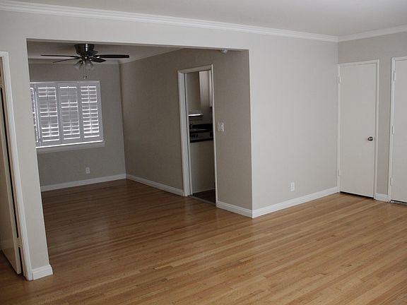 5th image of 15501 Radford Ave #5501B