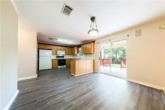 805 Chiselpoint Cv — Photo 6