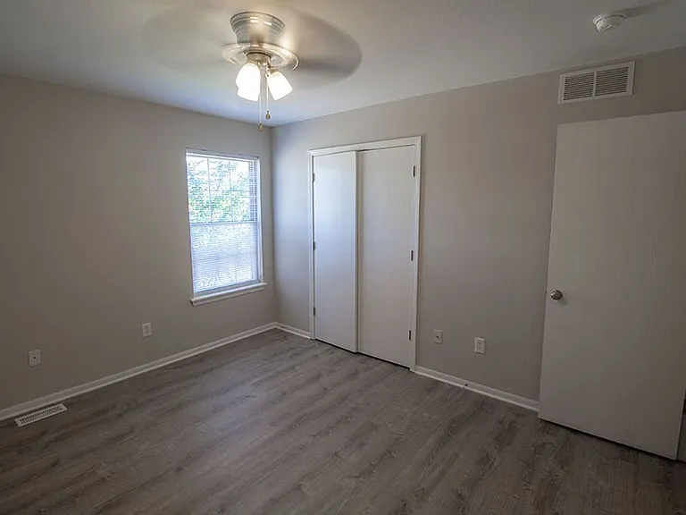 1413 Greensboro Dr — Photo 29