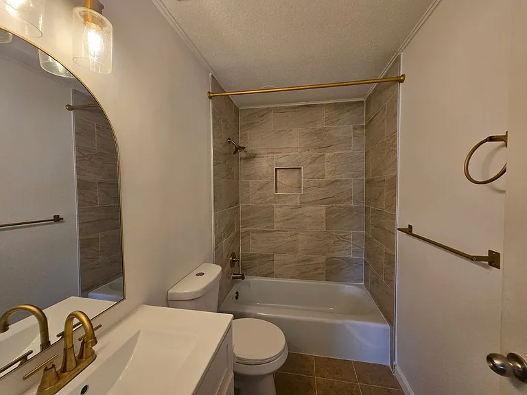 58 High Path Rd — Photo 4