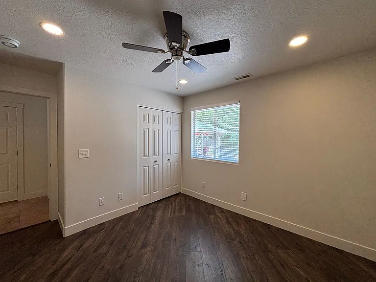 696 N 600 W #B — Photo 14