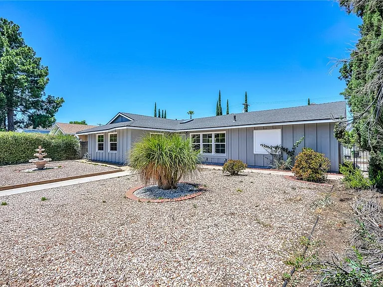 20431 Lassen St — Photo 12